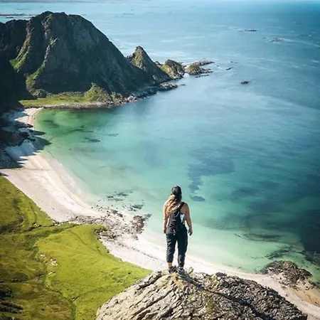 Bogstrand, Dverbergveien 11, 8485 * Dverberg