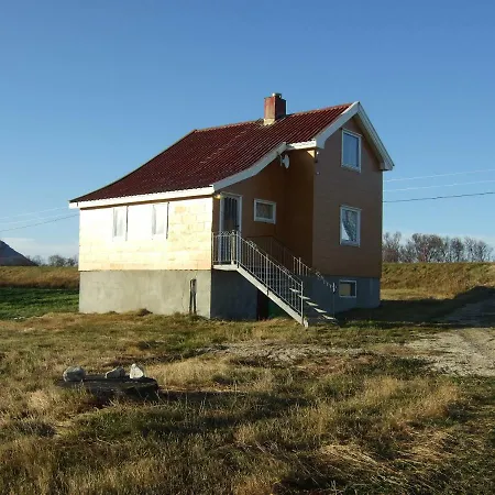 Bogstrand, Dverbergveien 11, 8485 * Dverberg